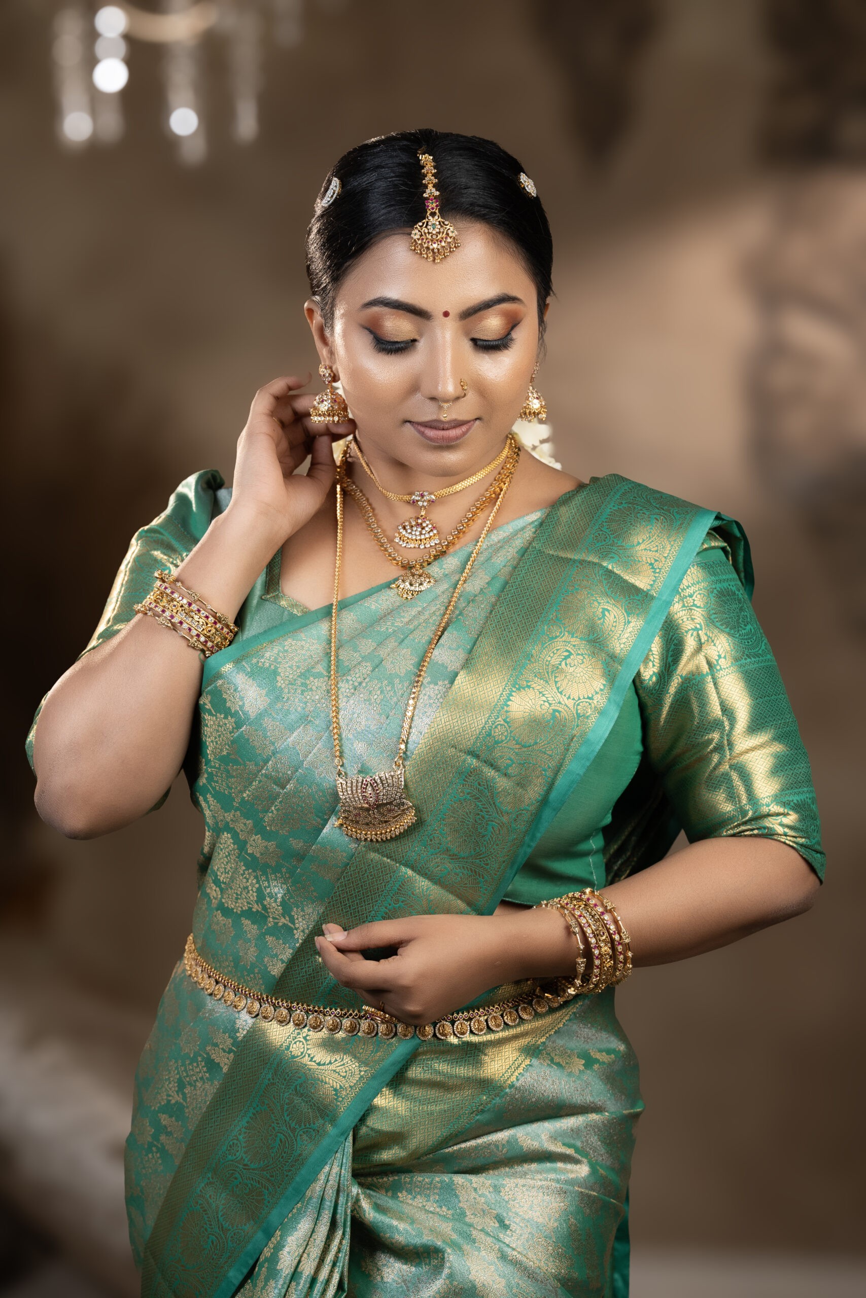 1001162764-scaled-1.jpg Premium Traditional Jewellery Set For Rent - Image 1