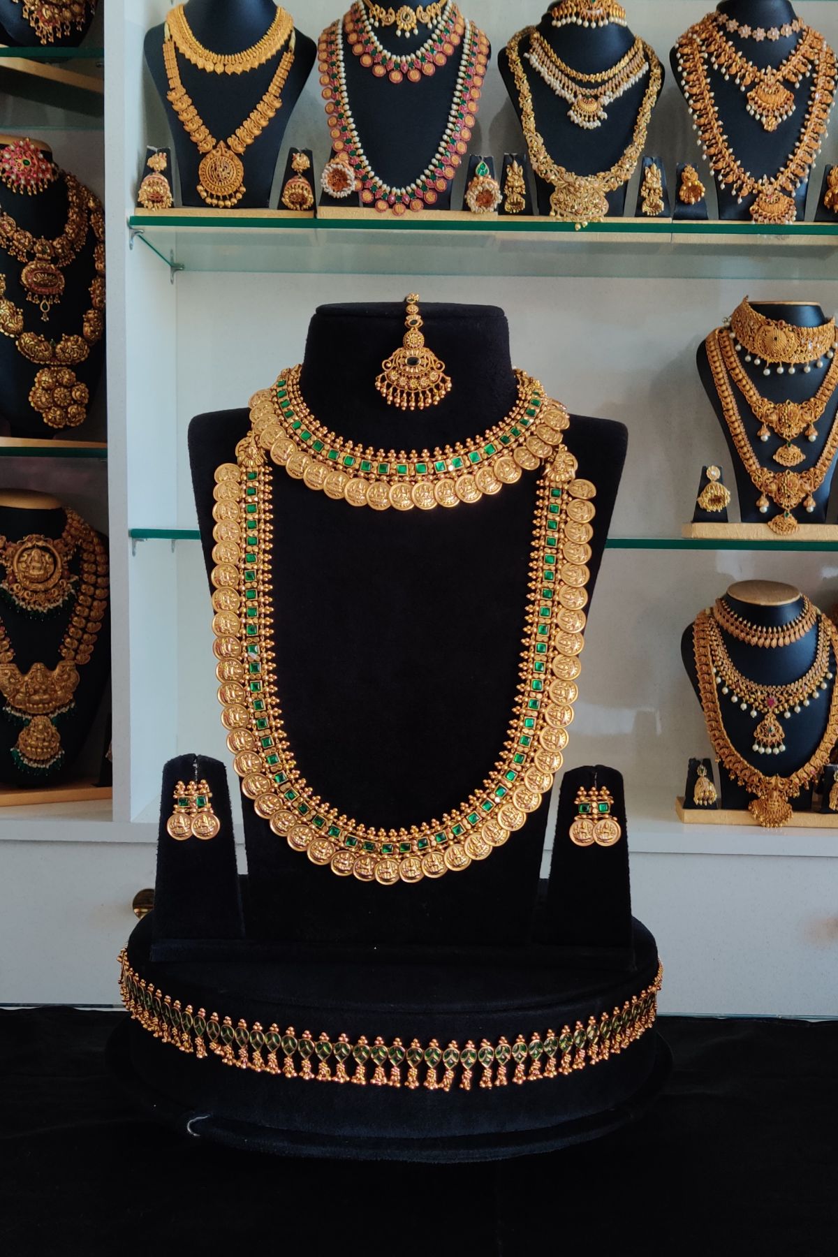 IMG_20250126_123939-1.jpg Beautiful Green Stone Coin Set For Rent - Image 1