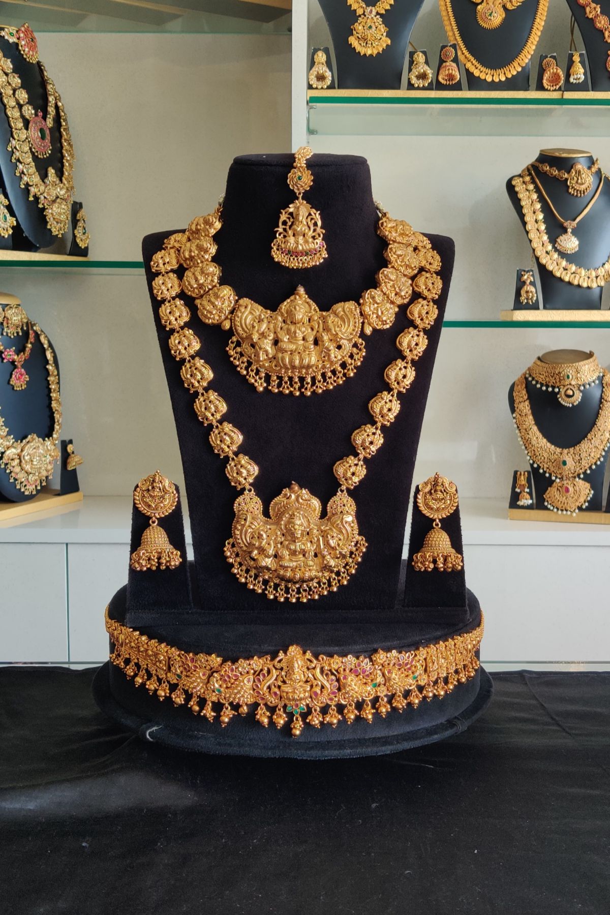 IMG_20250927_131252-1.jpg Premium Lakshmi Designer Set For Rent - Image 1