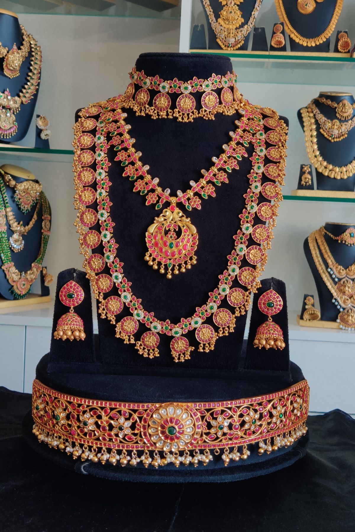 IMG_20251031_125048-1.jpg Premium Kemp Jewellery Set For Rent - Image 1
