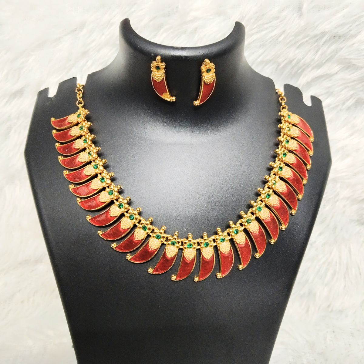 Leaf-Shape-stone-Necklace-1.png Traditional Kerala Red Palakka Choker Necklace Set - Image 1